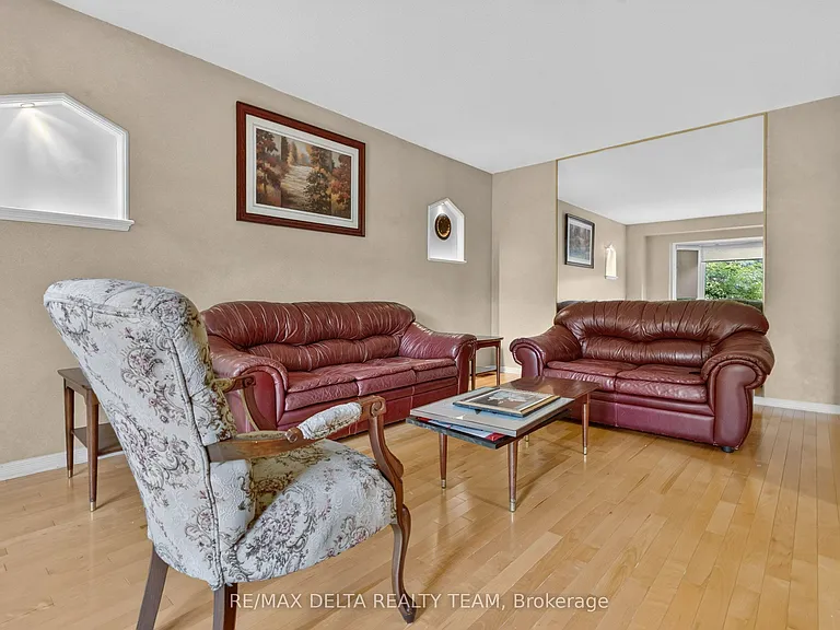 13 Sherk Cres — Photo 4
