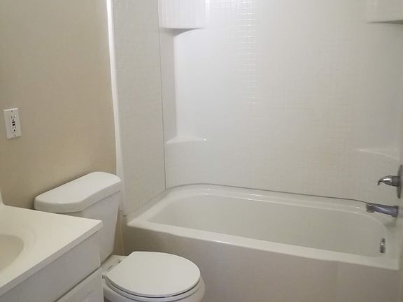 5th image of 2900 NE 18th Dr
