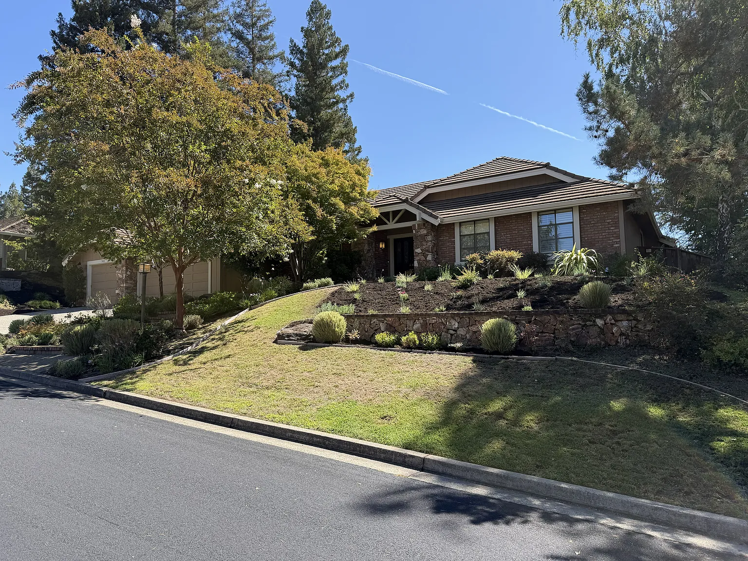 5 bed, 3126 sqft, $9,300 — Photo 1