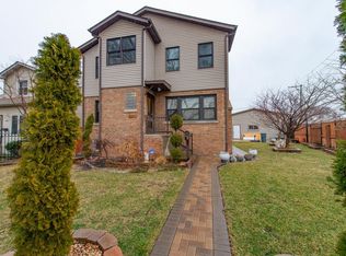 5501 N Mont Clare Ave, Chicago, IL 60656