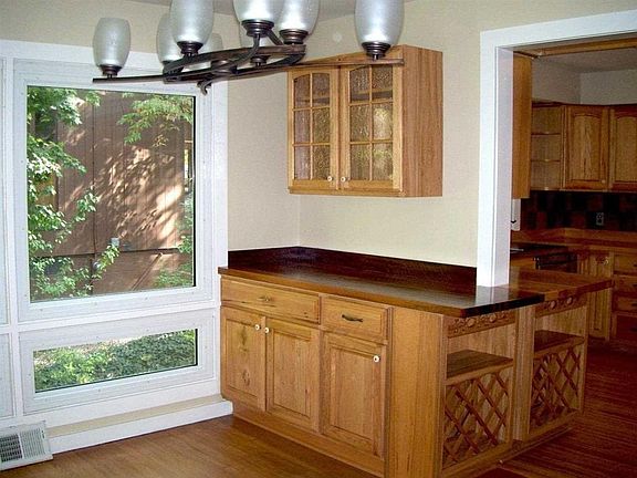 3rd image of 316 Hollowood Dr