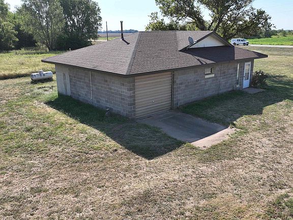 3rd image of 616 W Us Highway 160