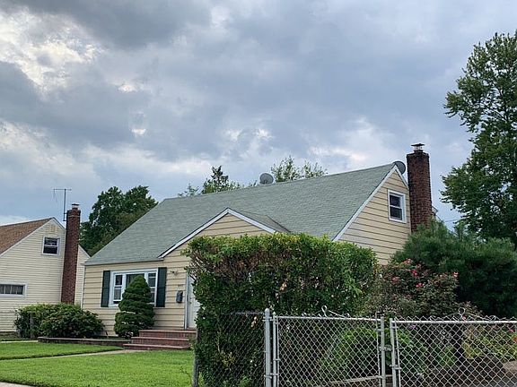 3rd image of 950 Ditmas Ave