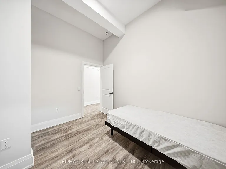 11 Queen St #202 — Photo 15