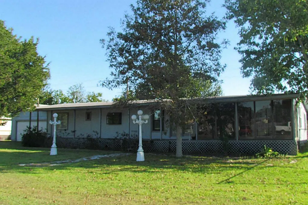 3 bed, 3.0 bath, 2025 sqft, $1,750 — Photo 1