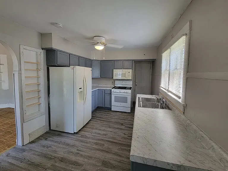 511 S Frederick Ave — Photo 1