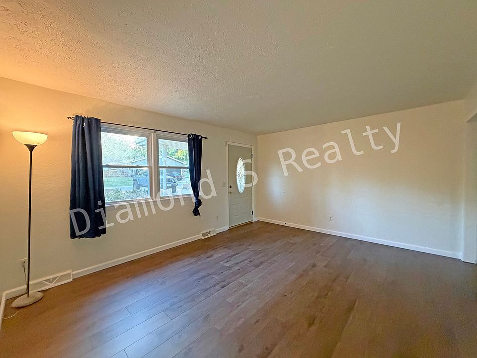 2737 S Weaver Ave, Springfield, MO 65807 | Zillow