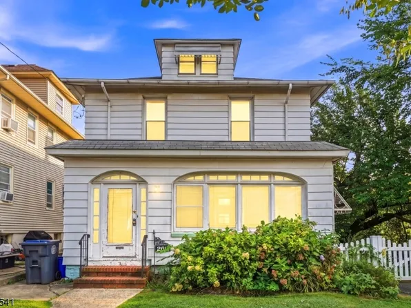 260 W Franklin St, Bound Brook Boro, NJ 08805