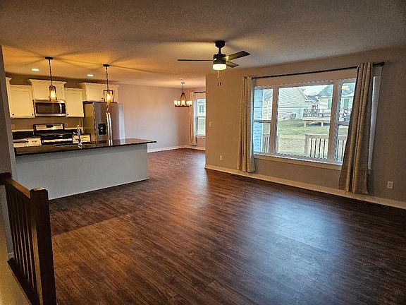 3rd image of 815 N 11th Avenue Cir