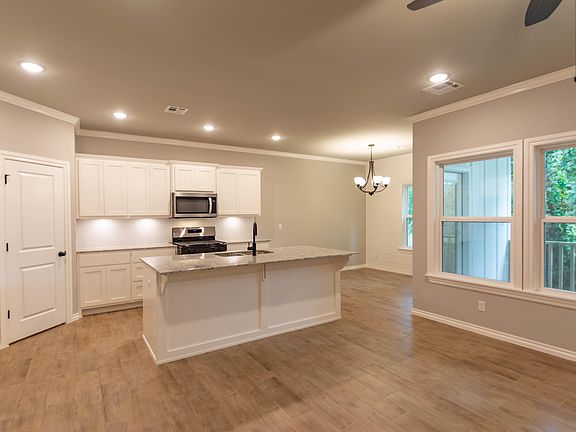 3rd image of 916 Britni Ln