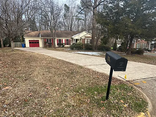 2102 Oakcrest Ct Photo 1