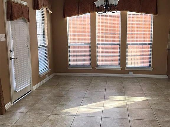3rd image of 2413 Yuma Dr