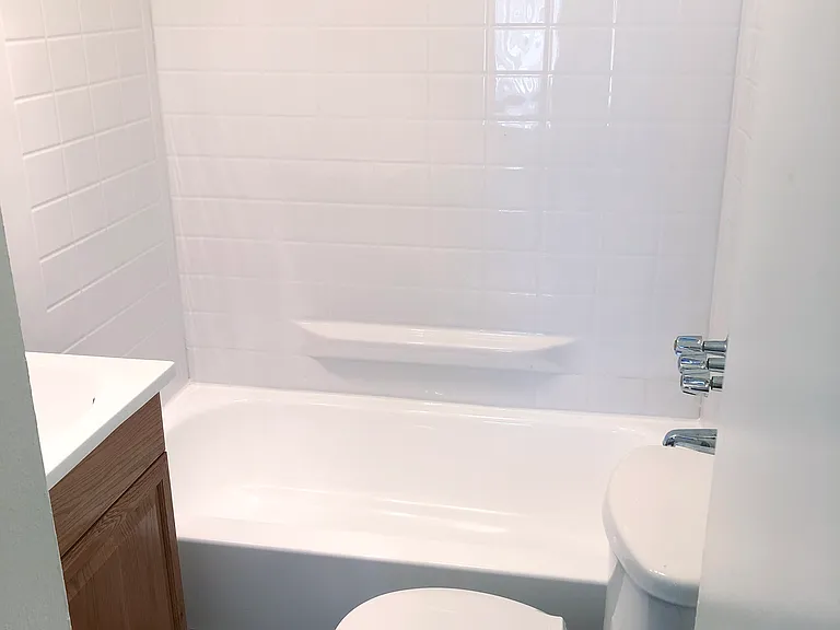1733 W 58th St — Photo 11