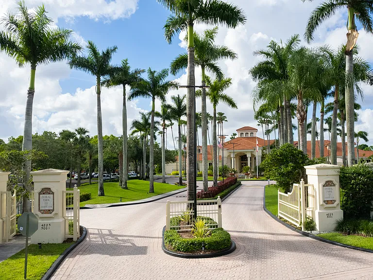 Valencia at Doral — Photo 40