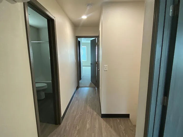 Modern design 3 bed, 2.5 bath duplex available 6/10 Cheney — Photo 8