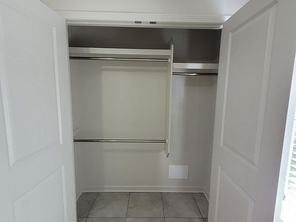 5th image of 1676 Acadian Dr