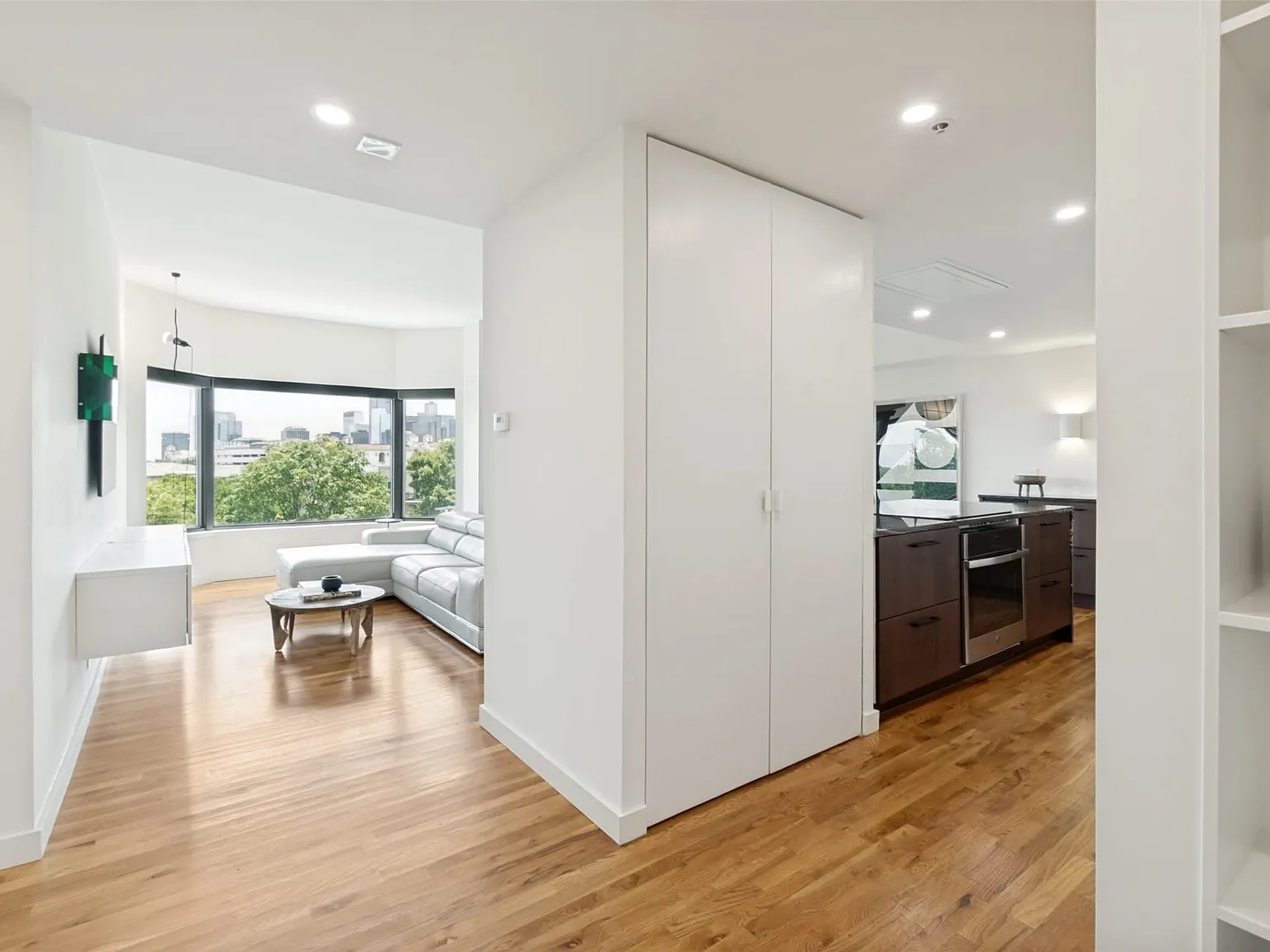 1 bed, 1.0 bath, 996 sqft, $3,850 — Photo 4
