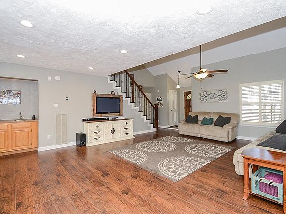 3rd image of 21603 Park Bend Dr
