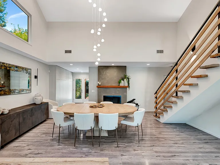 4974 Canoga Ave — Photo 3
