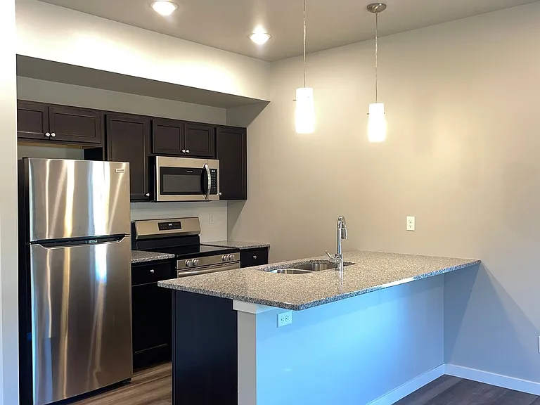 5115 N River Blvd NE — Photo 6