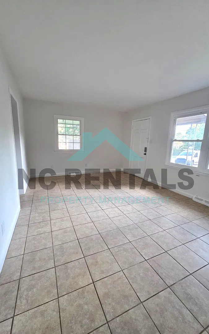 Charming $1,250 3 Bed/1.0 Bath Home in Greensboro w/ Spacious Yard & Great Layout! — Photo 3