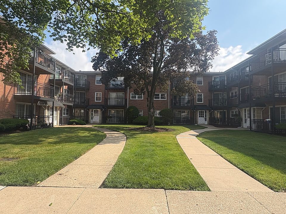 1st image of 6855 N Northwest Hwy APT 2D
