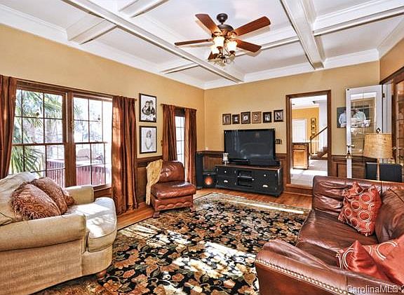 5th image of 943 Longfield Cres