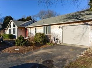 228 Huckins Neck Rd, Centerville, MA 02632