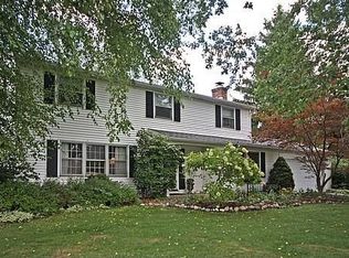 4 Squire Ln, Pittsford, NY 14534