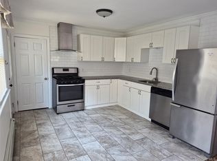 27 Oakwood Dr, Nyack, NY 10960