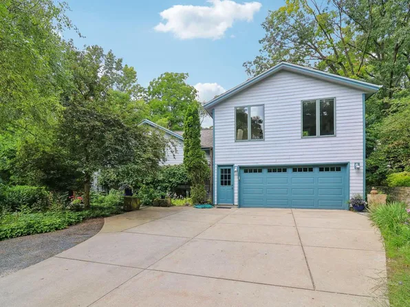 219 Glen Oak COURT, Delafield, WI 53018