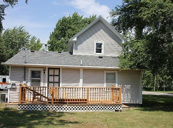 5th image of 230 E Chestnut St
