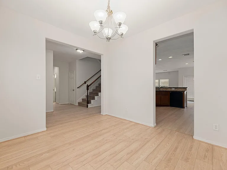 21426 Venture Park Dr — Photo 11