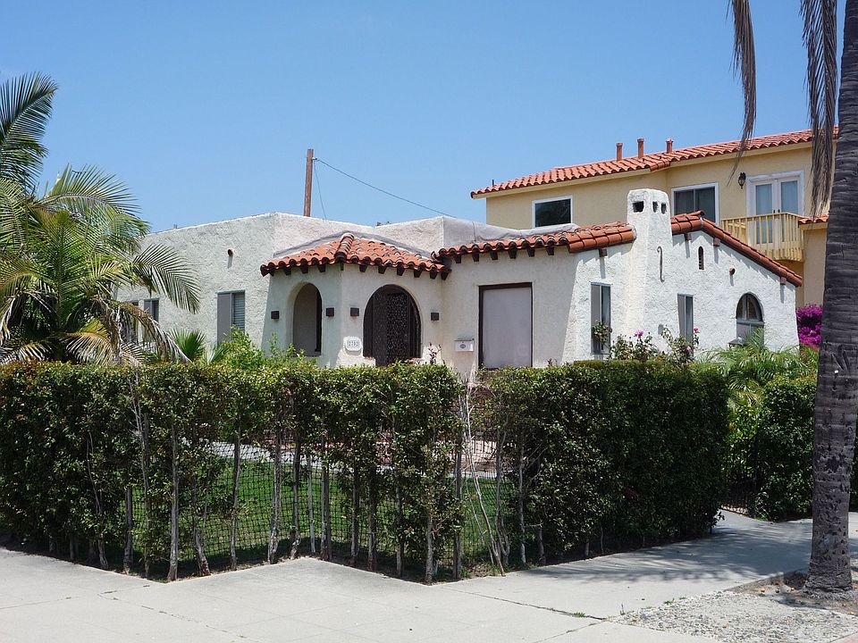 1st image of 2702 Collier Ave