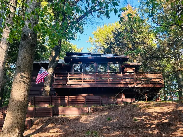 20 Crescent Hl, Grand Haven, MI 49417