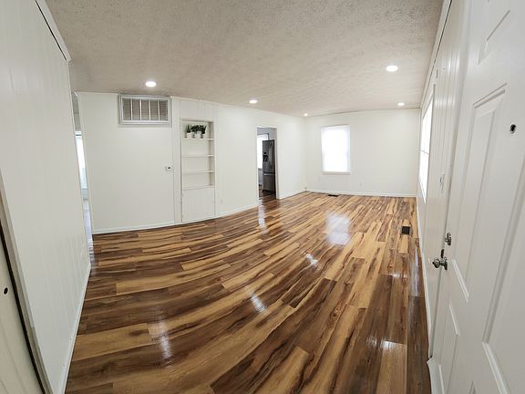 5th image of 2222 Grant Ave