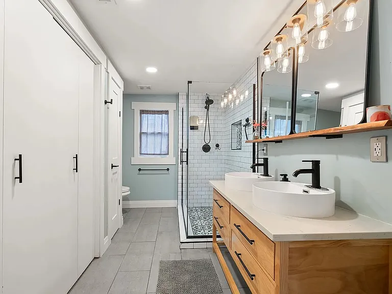 Shelby Ave — Photo 6