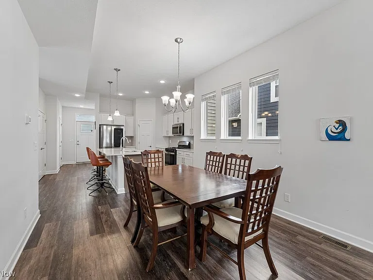 12027 Wade Park Ave — Photo 9