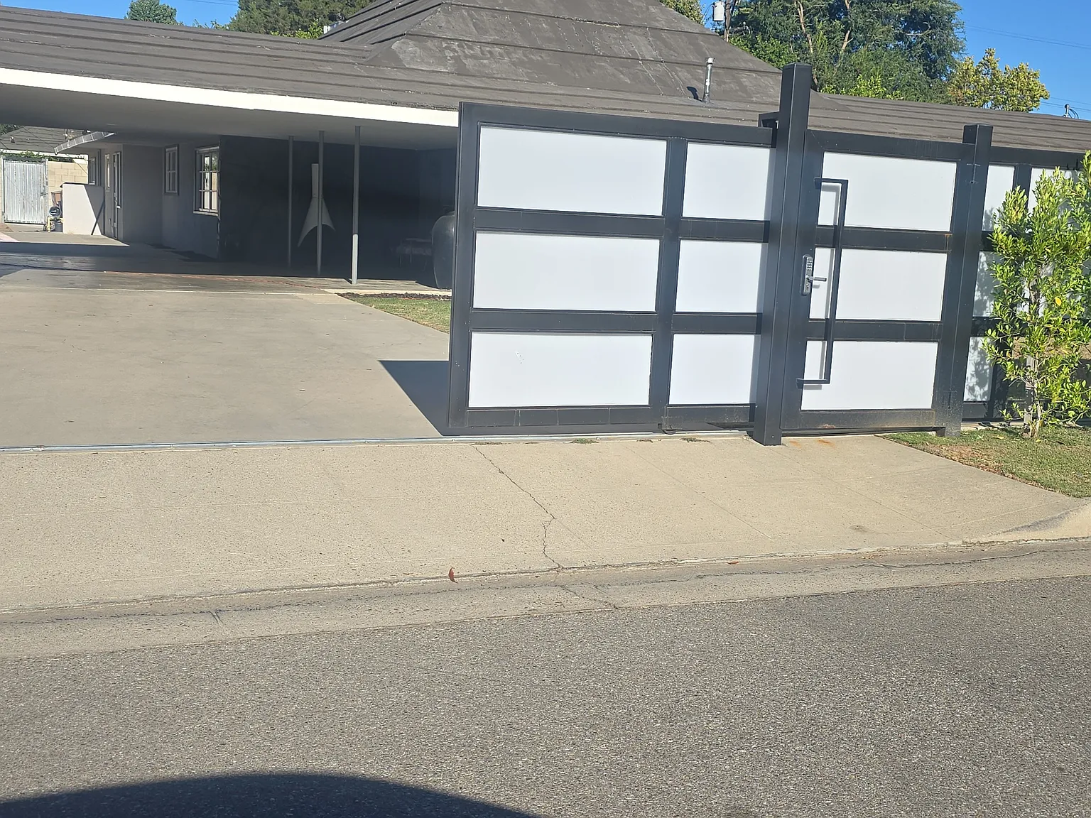 Spruce St, Bakersfield — Photo 1
