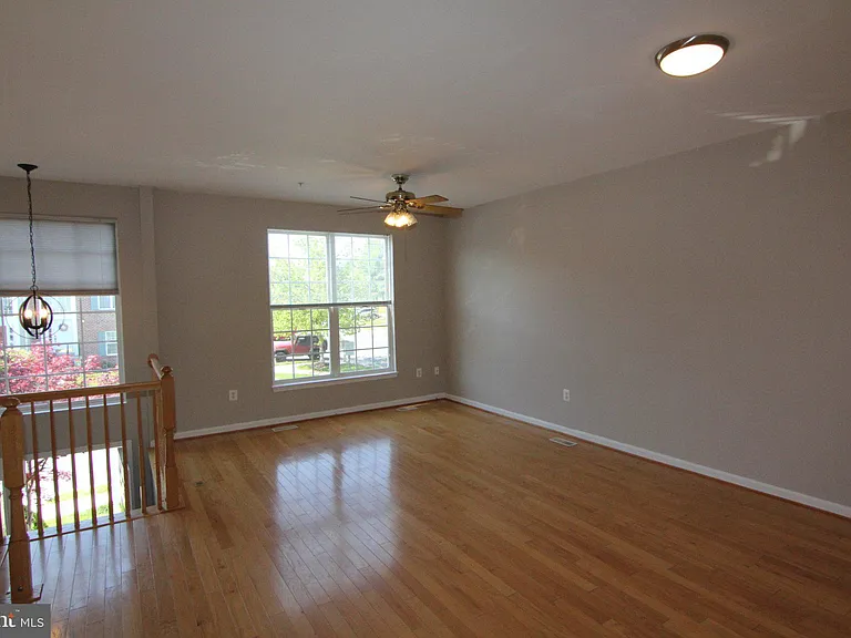 1917 Harpers Ct — Photo 4
