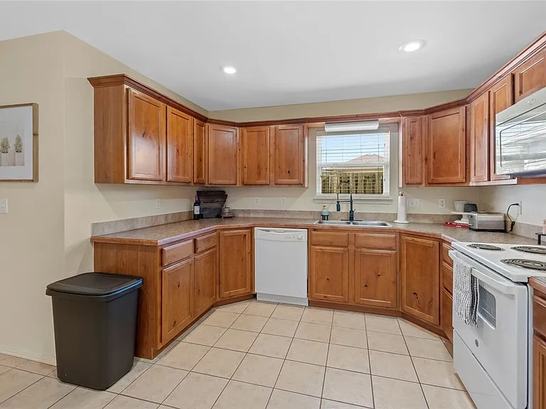 4462 W Alberta St — Photo 12
