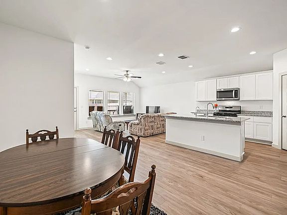 5th image of 7315 8th St