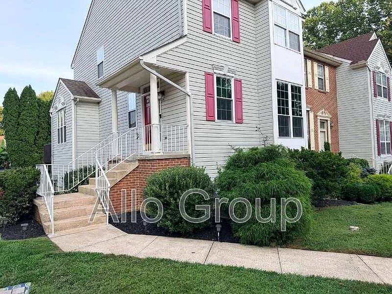 469 Woodstock Ln