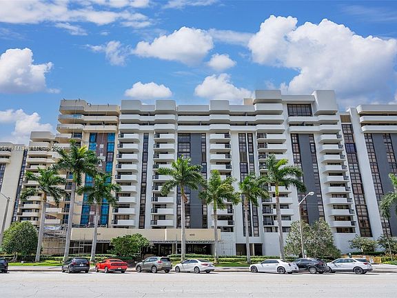 3rd image of 600 Biltmore Way APT 611