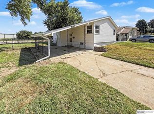 8346 Parker Ct, Omaha, NE 68114