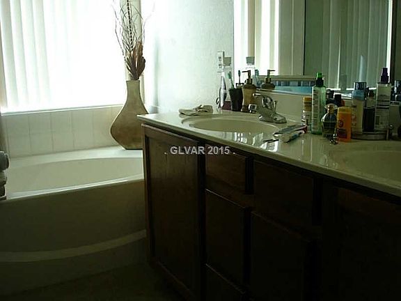 5th image of 1058 Naylor Ct