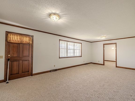 4th image of 2980 Clifton Tpke