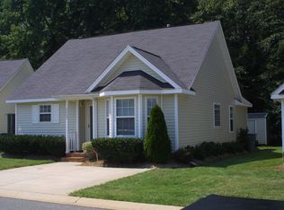 6009 Crape Myrtle Ln, Charlotte, NC 28216