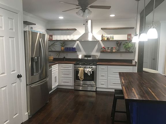 3rd image of 2309 Finchley Dr