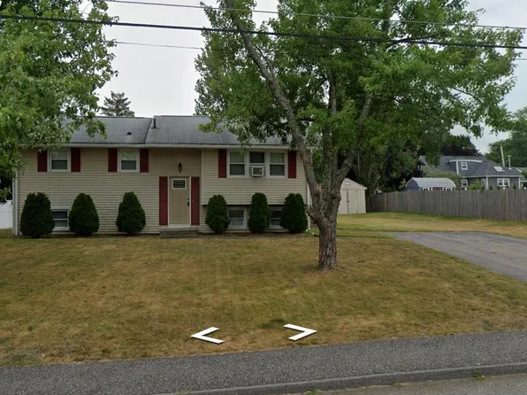 8 Simmons Dr, Milford, MA 01757